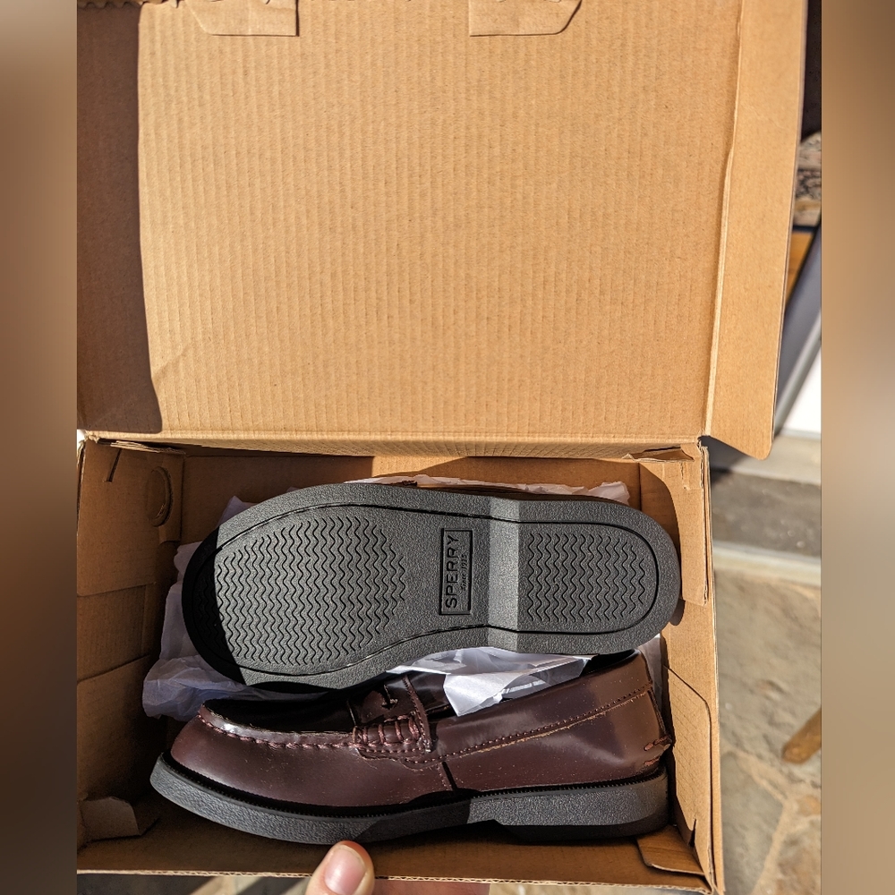 NIB Sperry boat shoes -- Boy's Colton Plushwave